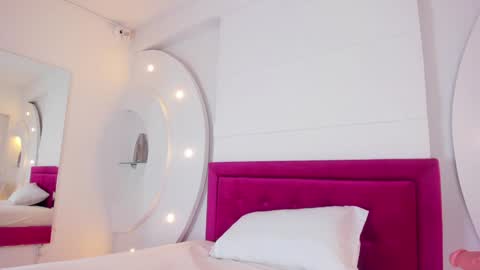 Snapshot of alicehanz_ chatting on 01-24-25, 07:41 Alice online show from 01-24-25, 07:41