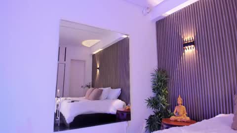 Snapshot of alicehanz_ chatting on 11-20-25, 04:23 Alice online show from 11-20-25, 04:23