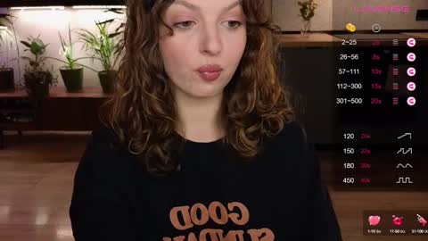 Snapshot of alicekingsleigh chatting on 03-04-25, 10:35 AliceKingsleigh online show from 03-04-25, 10:35