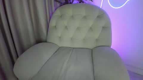 Snapshot of alicelevine chatting on 07-20-26, 04:16 AliceLevine online show from 07-20-26, 04:16