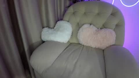 Snapshot of alicelevine chatting on 08-07-26, 04:14 AliceLevine online show from 08-07-26, 04:14