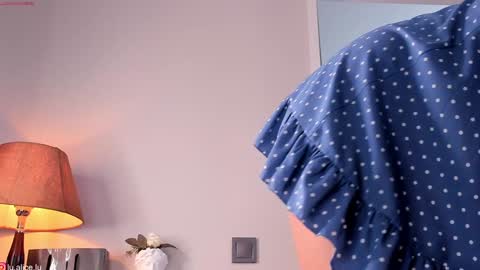 Snapshot of alicelu_ chatting on 12-19-24, 08:34 Elle online show from 12-19-24, 08:34