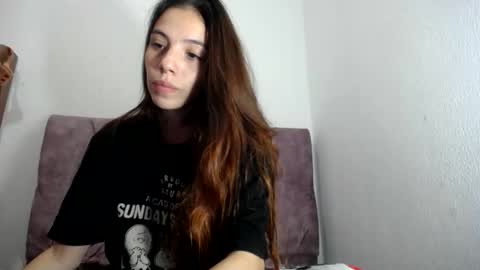 Snapshot of alicemary_533 chatting on 05-17-26, 05:27 Your Alice online show from 05-17-26, 05:27