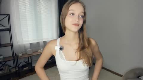 Snapshot of alicemelison chatting on 10-12-25, 08:02 Serena online show from 10-12-25, 08:02