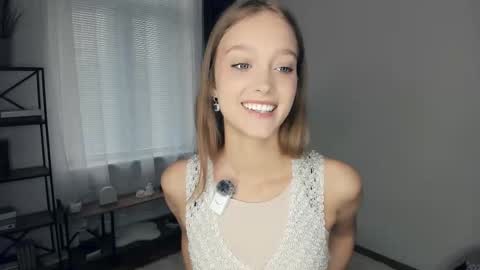 Snapshot of alicemelison chatting on 10-16-25, 08:37 Serena online show from 10-16-25, 08:37