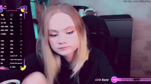 Snapshot of alicenya chatting on 09-09-25, 04:56 Alice online show from 09-09-25, 04:56