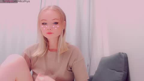 Snapshot of alicenya chatting on 12-15-25, 04:28 Alice online show from 12-15-25, 04:28