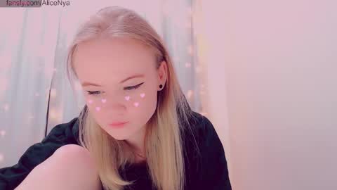 Snapshot of alicenya chatting on 01-15-26, 06:07 Alice online show from 01-15-26, 06:07