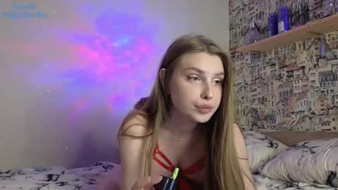 Snapshot of aliceparis69 chatting on 11-18-25, 04:00 Alice online show from 11-18-25, 04:00