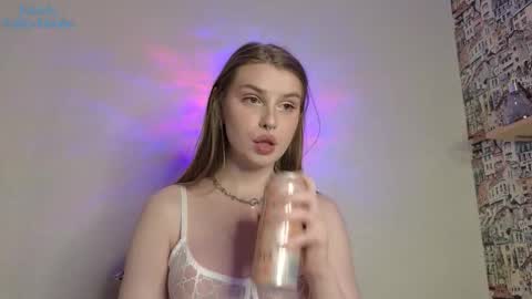 Snapshot of aliceparis69 chatting on 11-19-25, 03:23 Alice online show from 11-19-25, 03:23