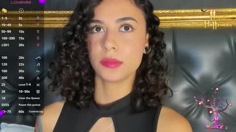 Snapshot of alicestevens_ chatting on 10-23-25, 01:10 Alicestevens online show from 10-23-25, 01:10