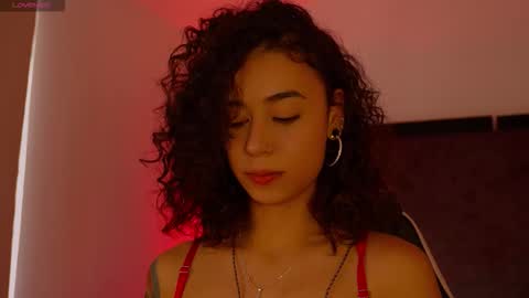 Snapshot of alicestevens_ chatting on 11-26-25, 02:40 Alicestevens online show from 11-26-25, 02:40