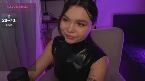 Snapshot of alicesweetlove chatting on 02-04-25, 08:24 Alice online show from 02-04-25, 08:24