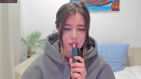 Snapshot of alicetuker chatting on 11-24-25, 05:34 Alice online show from 11-24-25, 05:34