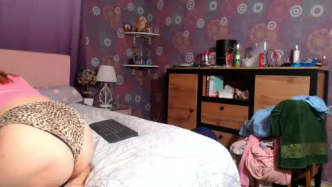 Snapshot of alicewetsquirt chatting on 06-06-26, 11:42 alicewetsquirt online show from 06-06-26, 11:42