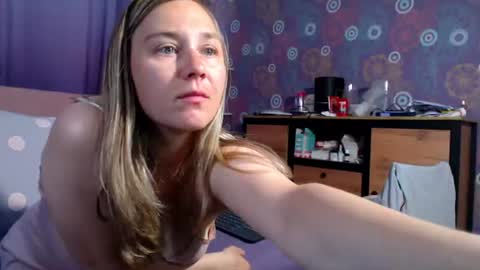 Snapshot of alicewetsquirt chatting on 06-12-26, 11:09 alicewetsquirt online show from 06-12-26, 11:09