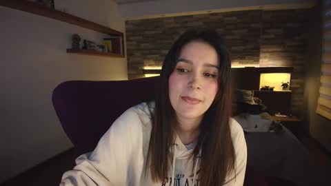 Snapshot of alicewillow chatting on 10-20-25, 10:43 Alice online show from 10-20-25, 10:43
