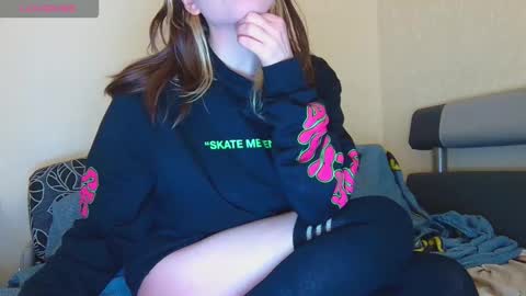 AliceWoolfy online show from 10-15-25, 12:44