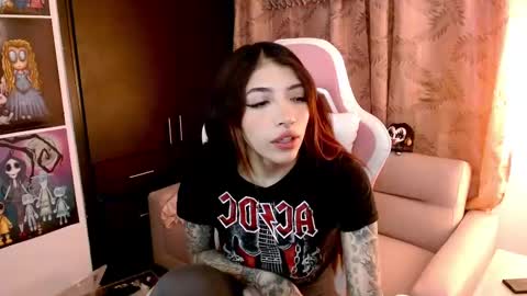 Snapshot of alicia_key_ chatting on 03-10-25, 03:34 ALICIA online show from 03-10-25, 03:34