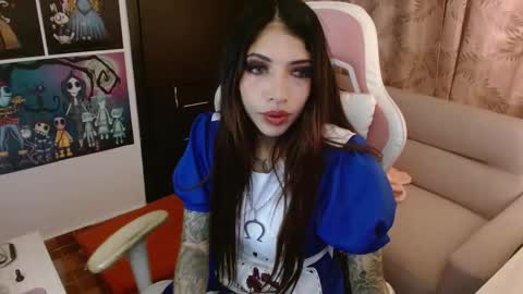 Snapshot of alicia_key_ chatting on 10-12-25, 04:00 ALICIA online show from 10-12-25, 04:00