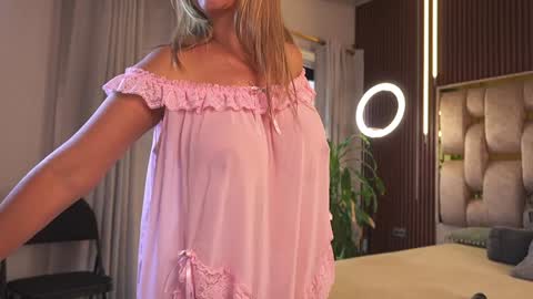 Alicia Lang online show from 09-22-25, 09:17