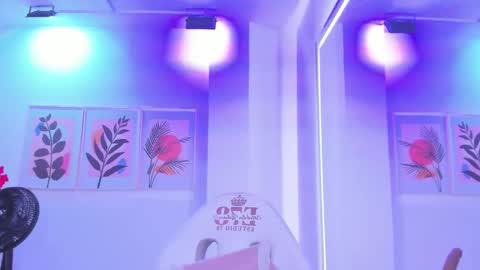 Snapshot of alicia_leclair chatting on 09-12-25, 03:39 alicia online show from 09-12-25, 03:39