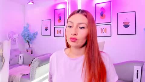 Snapshot of alicia_leclair chatting on 09-27-25, 03:55 alicia online show from 09-27-25, 03:55