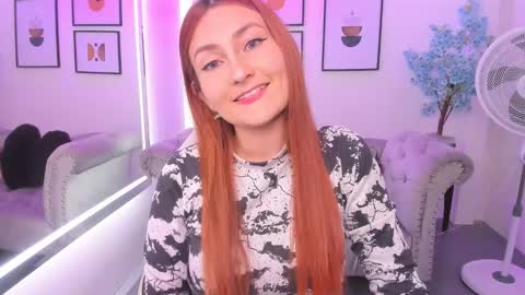 Snapshot of alicia_leclair chatting on 09-28-25, 11:37 alicia online show from 09-28-25, 11:37