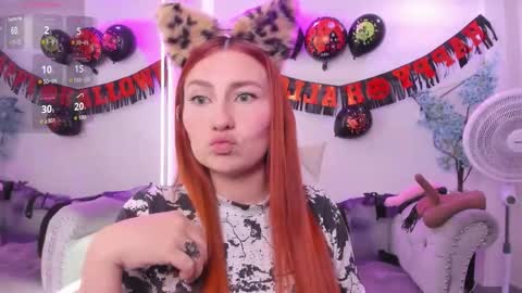 Snapshot of alicia_leclair chatting on 11-01-25, 08:00 alicia online show from 11-01-25, 08:00