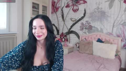 Snapshot of aliciabow chatting on 09-26-25, 01:15 Veronica online show from 09-26-25, 01:15