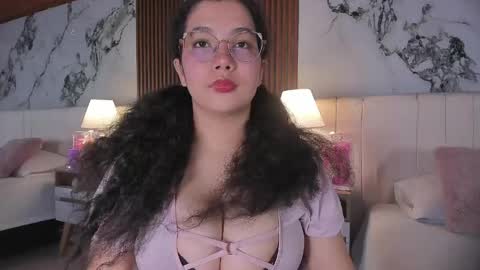 Snapshot of alicialevy chatting on 04-16-26, 10:27 LUNA online show from 04-16-26, 10:27