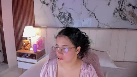 Snapshot of alicialevy chatting on 05-01-26, 10:31 LUNA online show from 05-01-26, 10:31