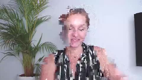 Alicia online show from 10-16-25, 01:23