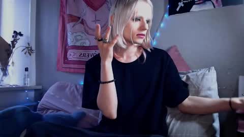 Alien Bella online show from 03-01-26, 01:02