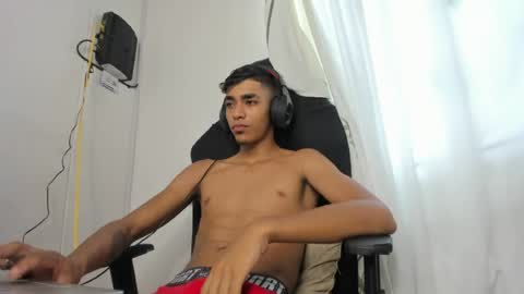 Snapshot of alienbigcock_01 chatting on 06-22-26, 02:58 My name is Andrs and Im 18 years old. online show from 06-22-26, 02:58