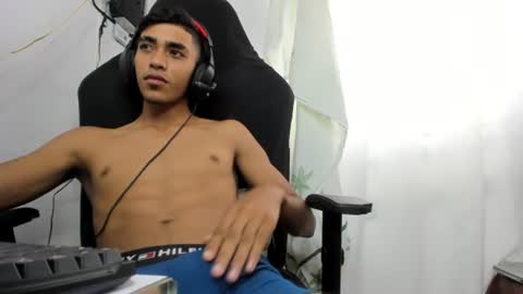 Snapshot of alienbigcock_01 chatting on 06-25-26, 03:16 My name is Andrs and Im 18 years old. online show from 06-25-26, 03:16