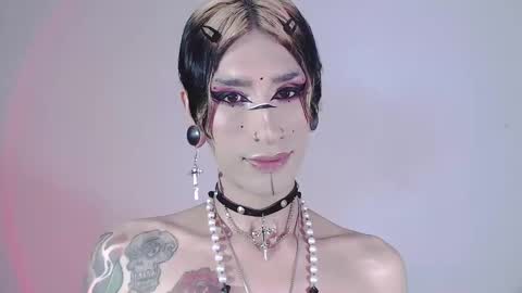 Snapshot of alienexxx chatting on 12-29-24, 05:53 online show from 12-29-24, 05:53