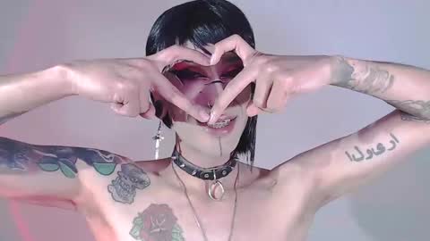 Snapshot of alienexxx chatting on 12-30-24, 08:43 online show from 12-30-24, 08:43
