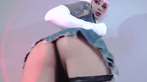 Snapshot of alienexxx chatting on 02-19-25, 07:38 online show from 02-19-25, 07:38