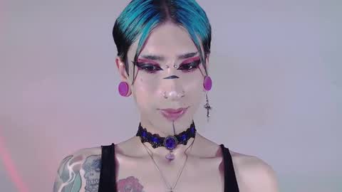 Snapshot of alienexxx chatting on 03-11-25, 04:10 online show from 03-11-25, 04:10