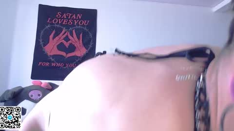Snapshot of alienexxx chatting on 09-16-25, 08:21 online show from 09-16-25, 08:21