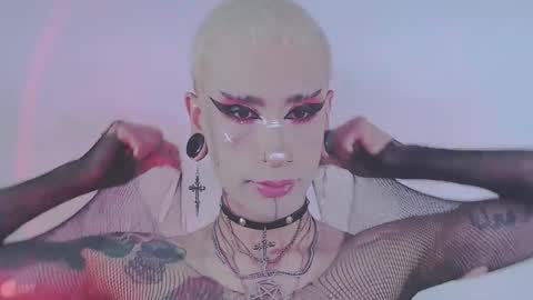 Snapshot of alienexxx chatting on 01-17-26, 11:30 online show from 01-17-26, 11:30