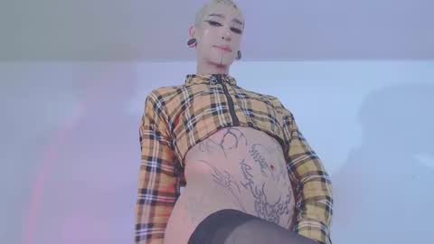 Snapshot of alienexxx chatting on 02-11-26, 08:58 online show from 02-11-26, 08:58