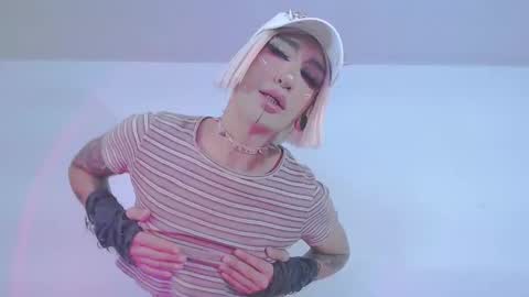 Snapshot of alienexxx chatting on 02-16-26, 09:00 online show from 02-16-26, 09:00