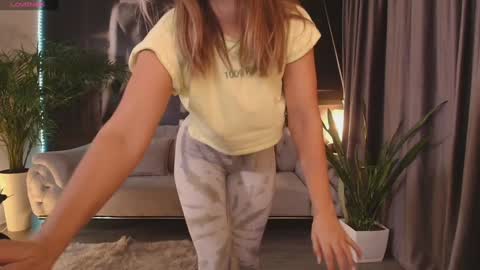 Snapshot of aliessia chatting on 10-23-25, 06:50 Aliessia online show from 10-23-25, 06:50