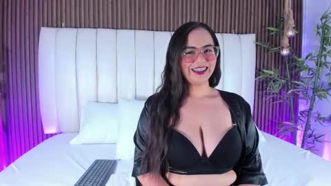 Snapshot of alihamilton_ chatting on 10-03-25, 10:51 Aliha online show from 10-03-25, 10:51