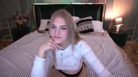 Snapshot of alinalemon chatting on 12-03-25, 08:40 Alina online show from 12-03-25, 08:40