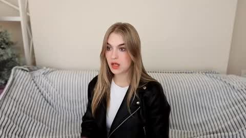 Snapshot of alinalemon chatting on 03-11-26, 09:32 Alina online show from 03-11-26, 09:32