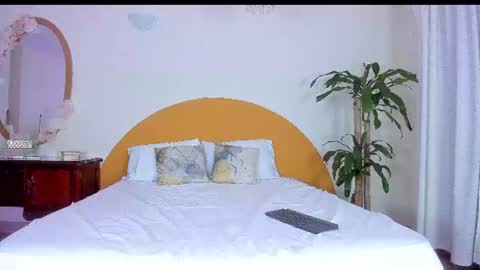 Snapshot of alinasimmons chatting on 06-11-26, 12:32 AlinaSimmons online show from 06-11-26, 12:32