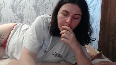 Snapshot of alinaxjames chatting on 06-16-26, 02:30 AlinaxJames online show from 06-16-26, 02:30